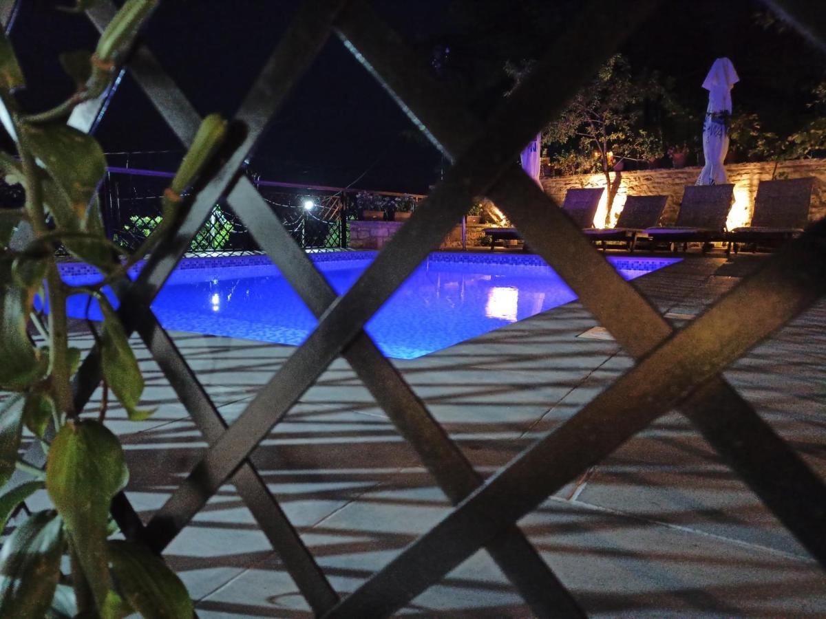 Boutique Hotel Praga Gjirokaster Ngoại thất bức ảnh