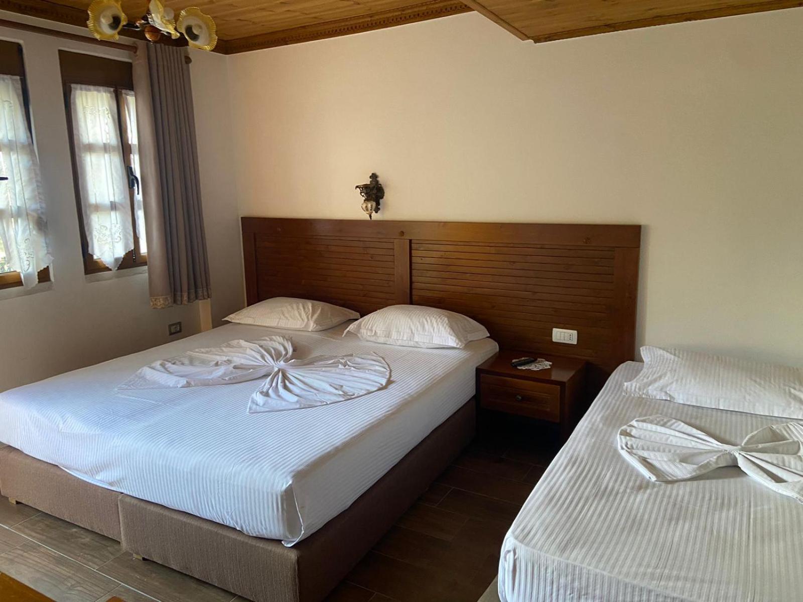 Boutique Hotel Praga Gjirokaster Ngoại thất bức ảnh